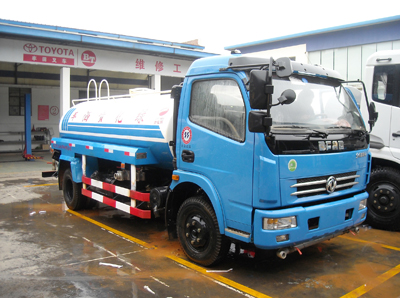 5吨洒水车